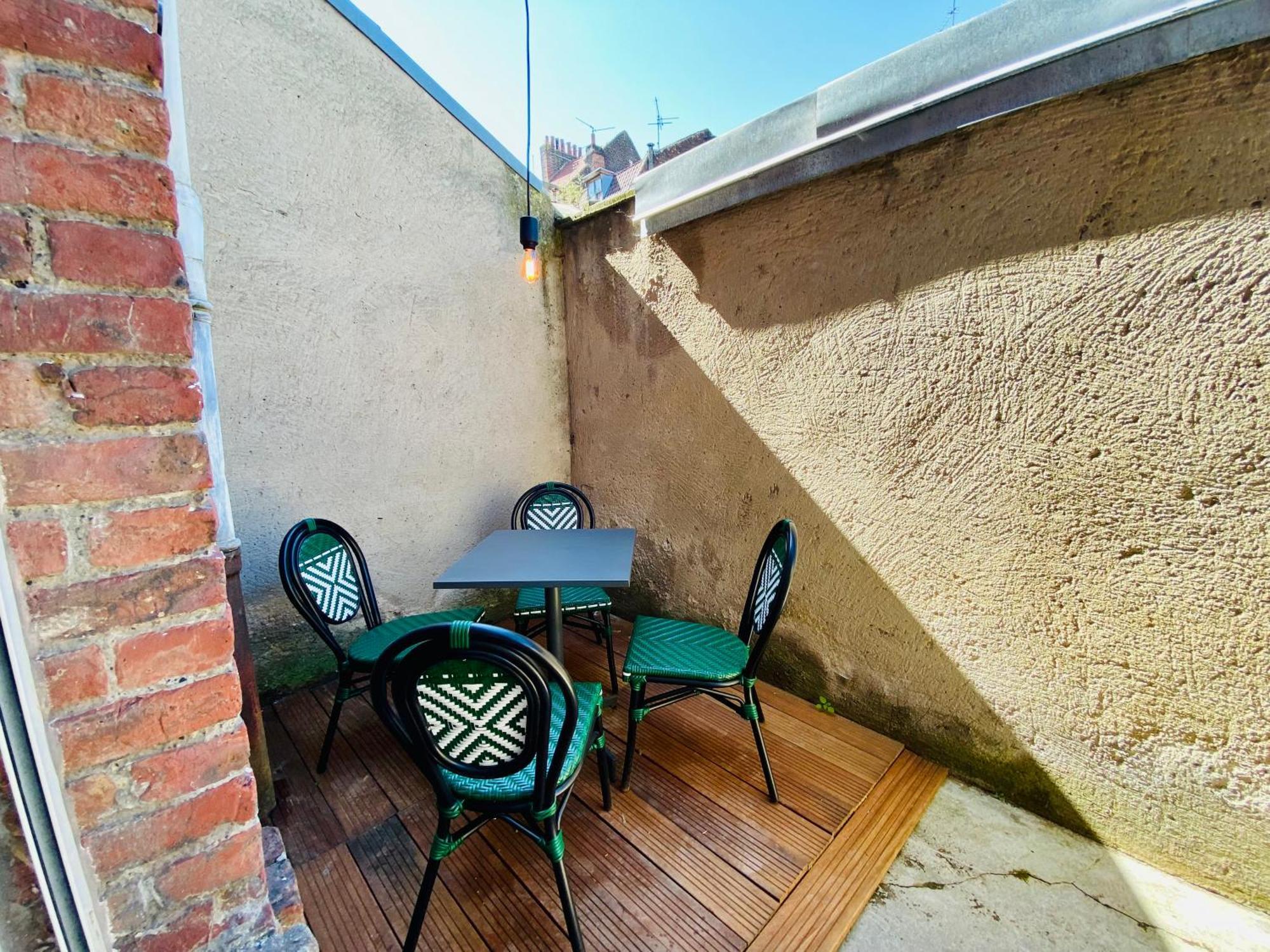 Oasis Urbaine - Spacieux Et Calme Avec Patio Lille Exterior foto
