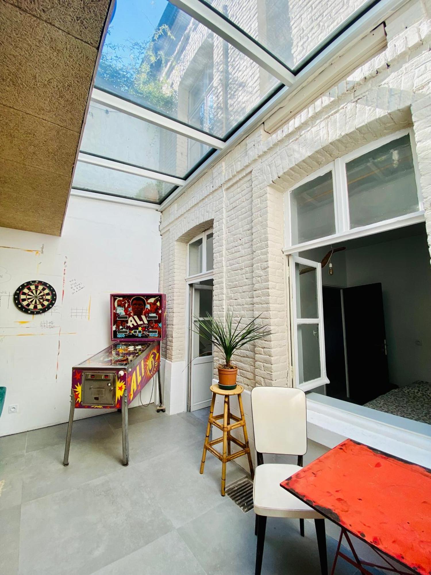 Oasis Urbaine - Spacieux Et Calme Avec Patio Lille Exterior foto