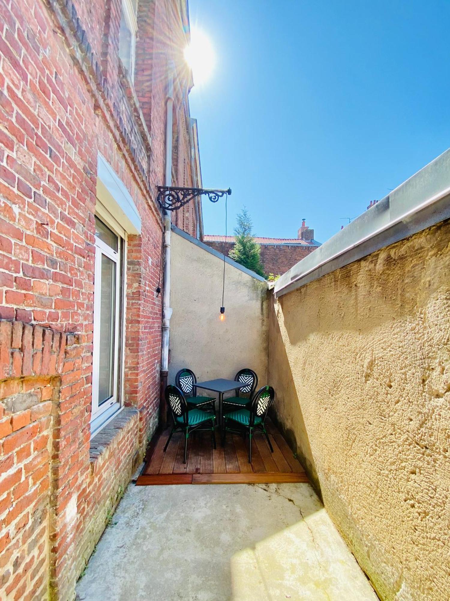 Oasis Urbaine - Spacieux Et Calme Avec Patio Lille Exterior foto